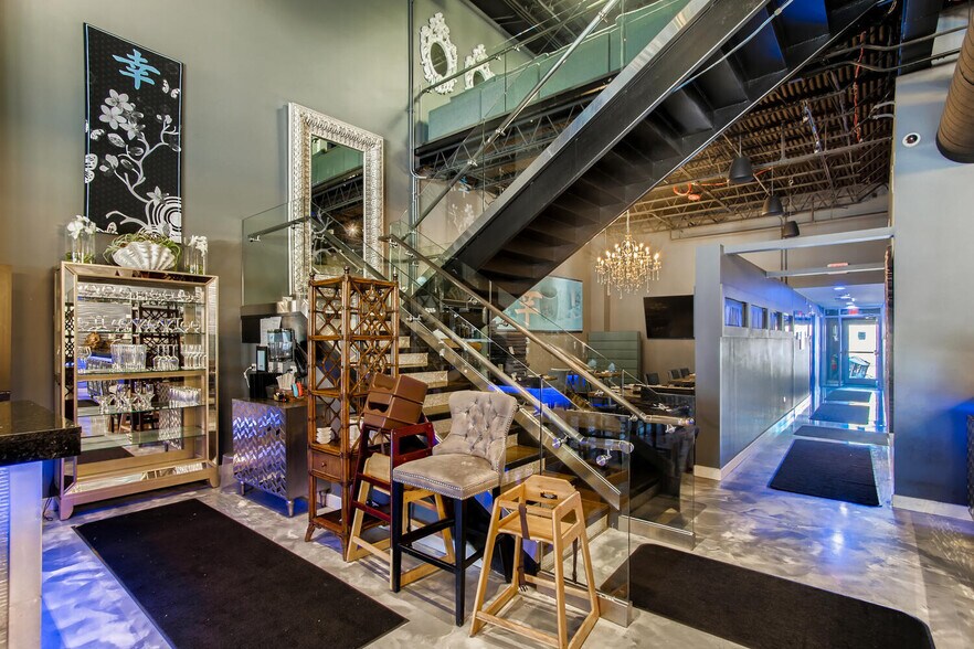 More Photos Of 312 W Main St, St Charles Restaurant For Lease