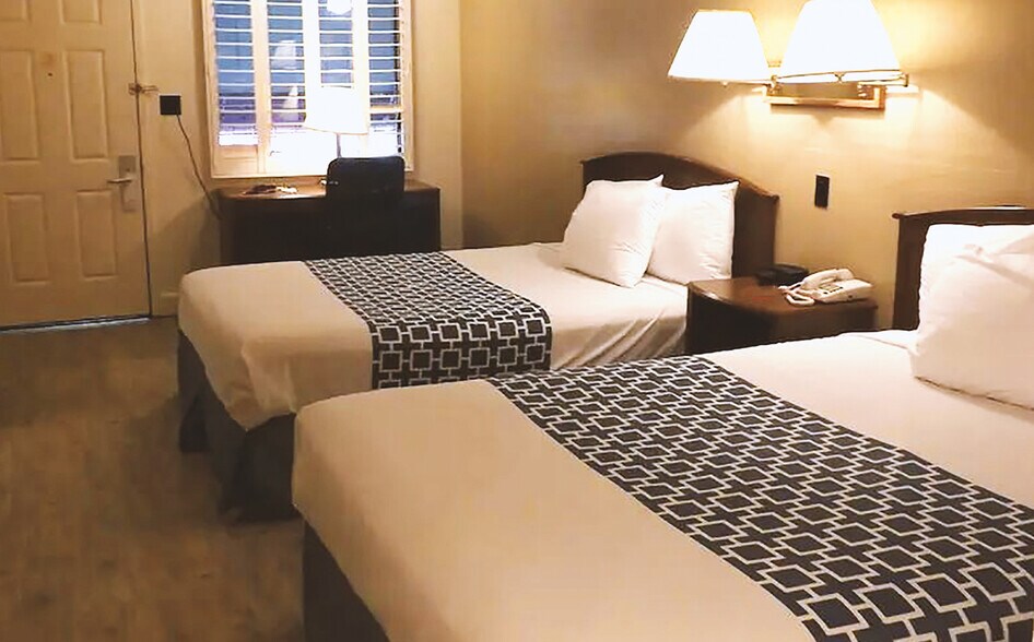 More Photos Of 612 W B St, McCook Hotel For Sale