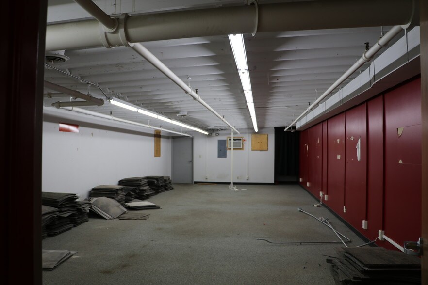 More Photos Of 1415 1st Ave, Mankato Showroom For Sale