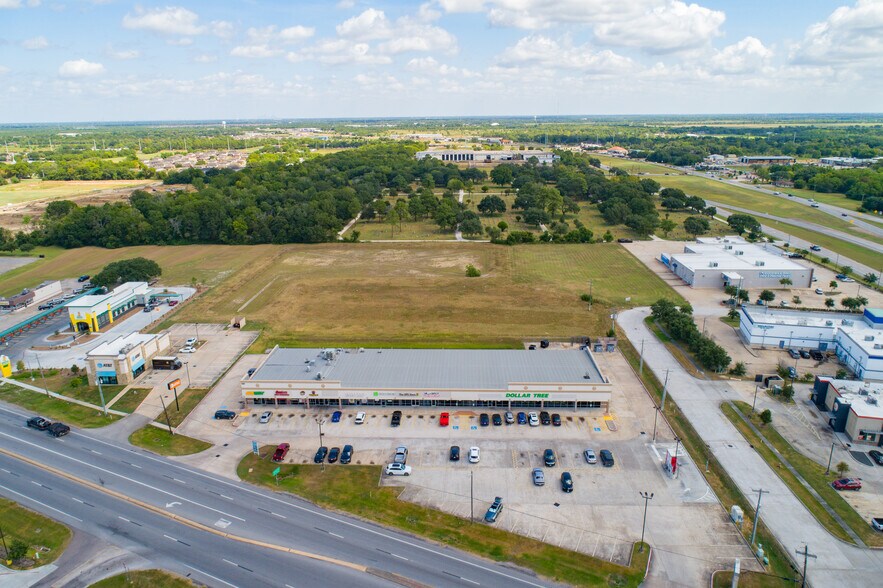 More Photos Of 1591 E Hwy 6, Alvin Storefront For Sale