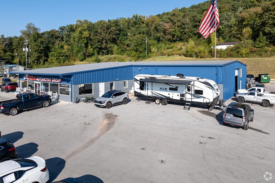 More Photos Of 905 Callahan Dr, Knoxville Auto Repair For Sale