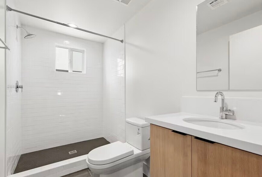 More Photos Of 6937 Simpson Ave, North Hollywood Apartments For Sale