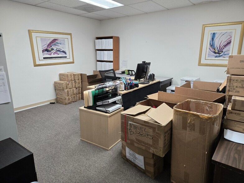 More Photos Of 19428 Londelius St, Northridge Warehouse For Lease