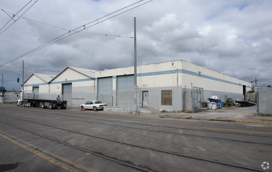 More Photos Of 3004 Commercial St, San Diego Warehouse For Lease