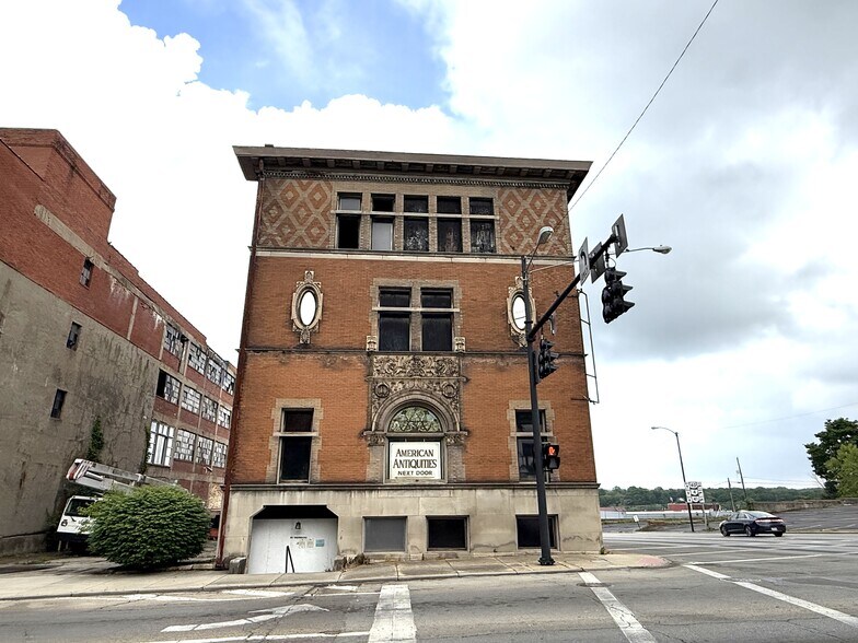 Primary Photo Of 136-138 E High St, Springfield Storefront For Sale