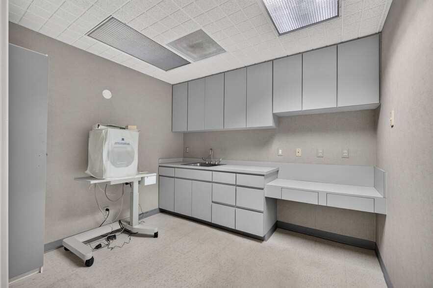 More Photos Of 3355 Burns Rd, Palm Beach Gardens Medical For Lease