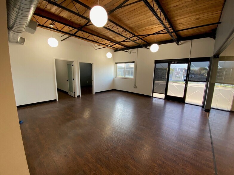 More Photos Of 2265-2279 Cole St, Birmingham Showroom For Lease