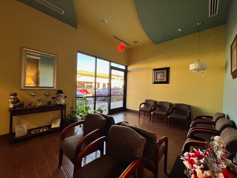 More Photos Of 9515 W Camelback Rd, Phoenix Office For Sale