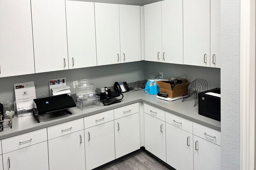 More Photos Of 3918 Telephone Rd, Lake Worth Medical For Lease