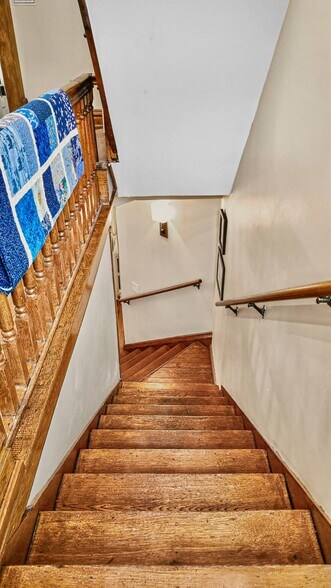 More Photos Of 323 Ballengee St, Hinton Office For Sale