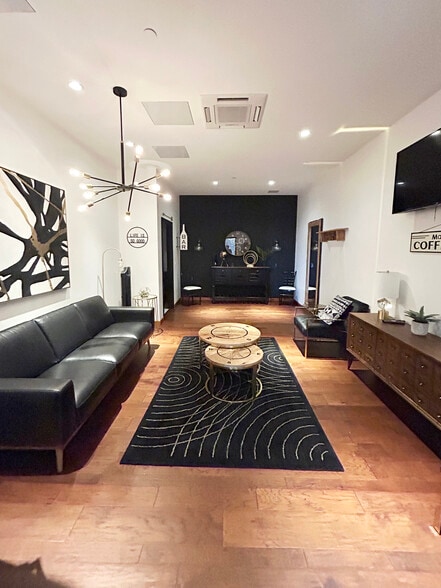 More Photos Of 1028 Blackthorne Dr, Jeannette Sports And Entertainment For Sale