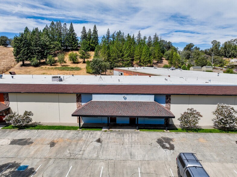 More Photos Of 10101 Streeter Rd, Auburn Warehouse For Lease