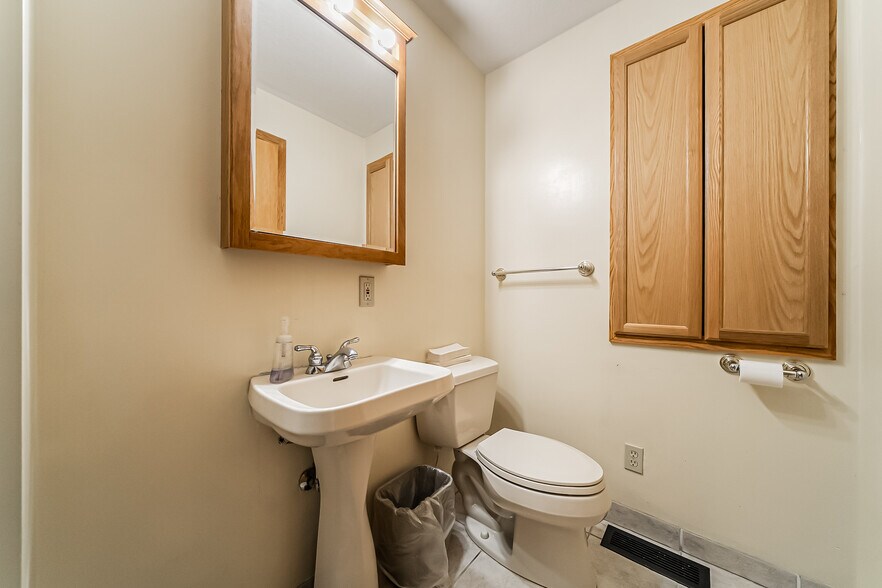 More Photos Of 4259 Lake Rd, Lorain Office For Sale