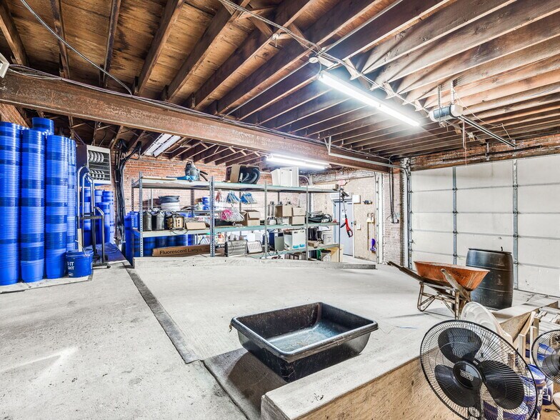 More Photos Of 212 W Main St, Shawnee Storefront Retail Office For Lease