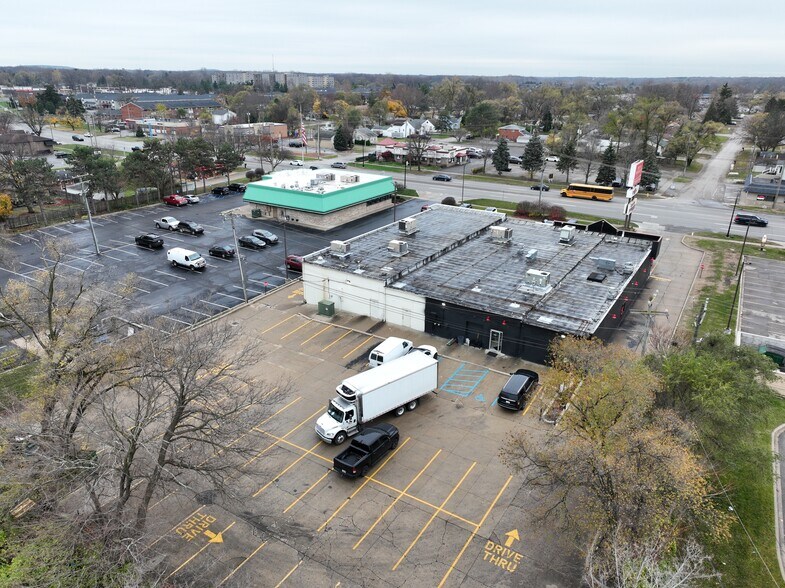 More Photos Of 7040-7060 N Wayne Rd, Westland Freestanding For Sale