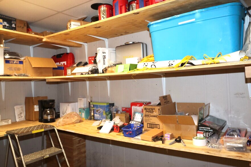More Photos Of 2335 Columbia Hwy, Pulaski Office For Sale