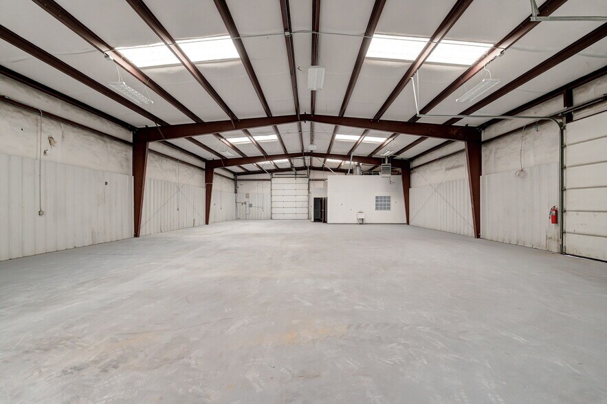 More Photos Of 412 Glade Ave, Oklahoma City Manufacturing For Lease