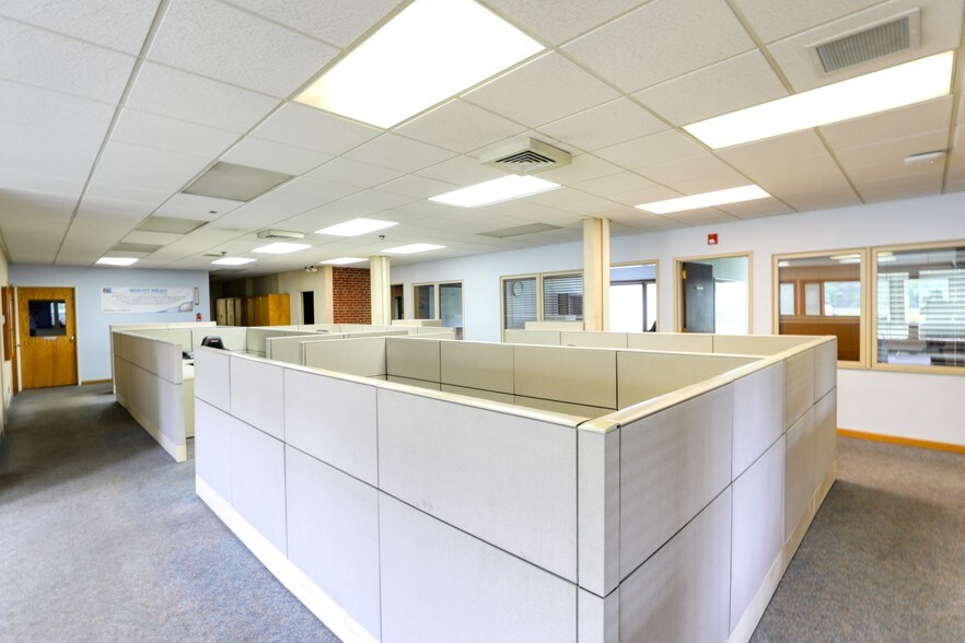 More Photos Of 109 Apremont Way, Westfield Manufacturing For Lease