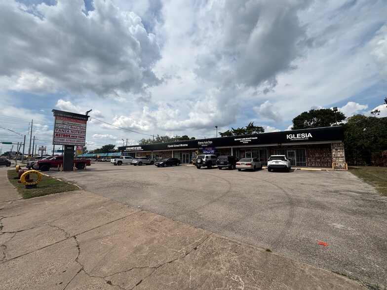 More Photos Of 6046-6060 W Little York Rd, Houston Unknown For Lease