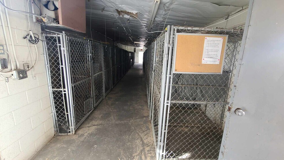 More Photos Of 2225 N Nellis Blvd, Las Vegas Veterinarian Kennel For Lease