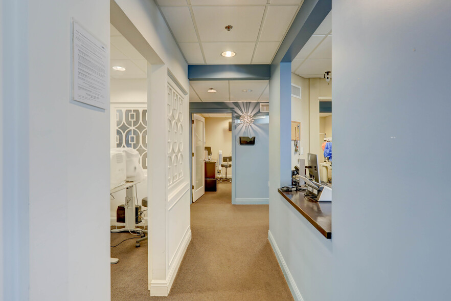 More Photos Of 2301 Wilton Dr, Wilton Manors Apartments For Sale