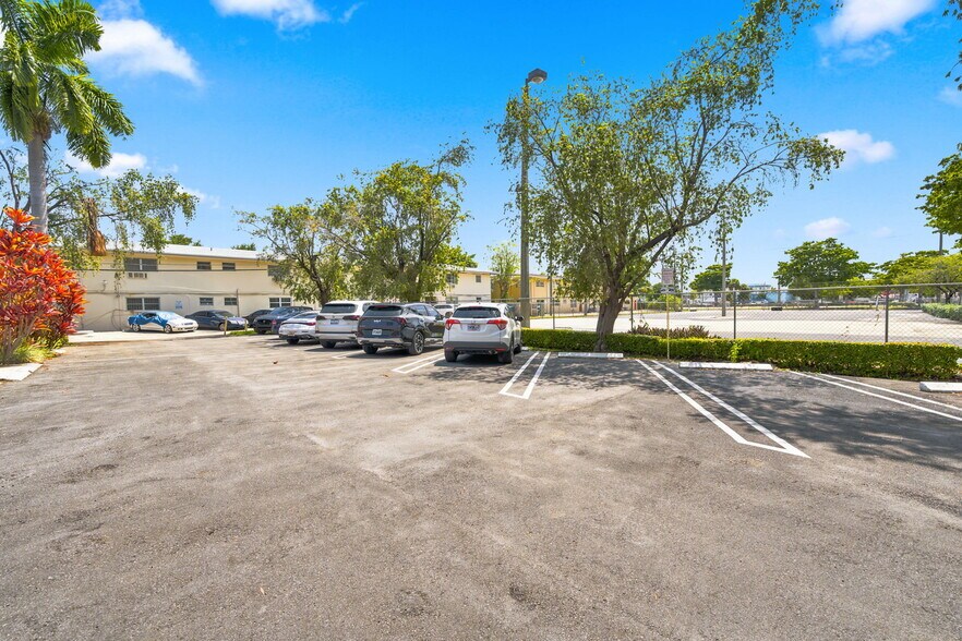 More Photos Of Sans Souci Blvd, Miami Office For Sale