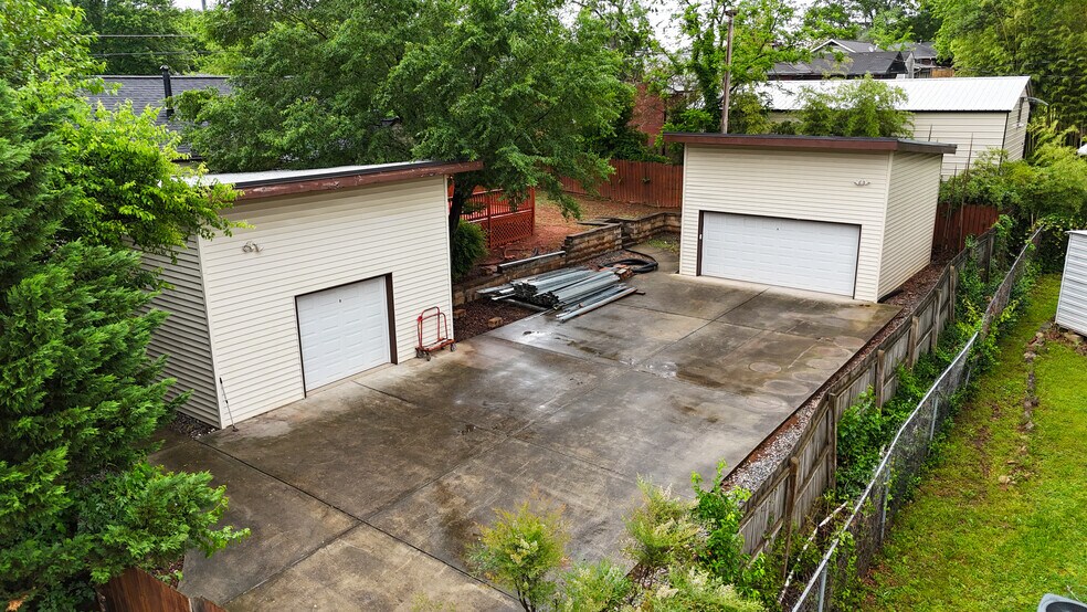 More Photos Of 1746 Hazelwood Dr SE, Marietta Office For Sale
