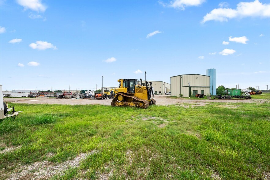More Photos Of 12400 S Sunnylane Rd, Moore Manufacturing For Lease