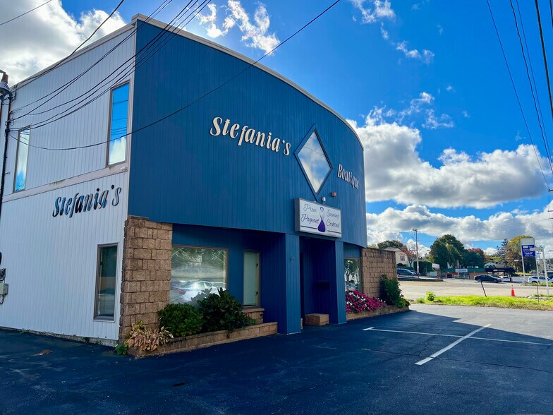 More Photos Of 892-894 Oaklawn Ave, Cranston Office Residential For Sale