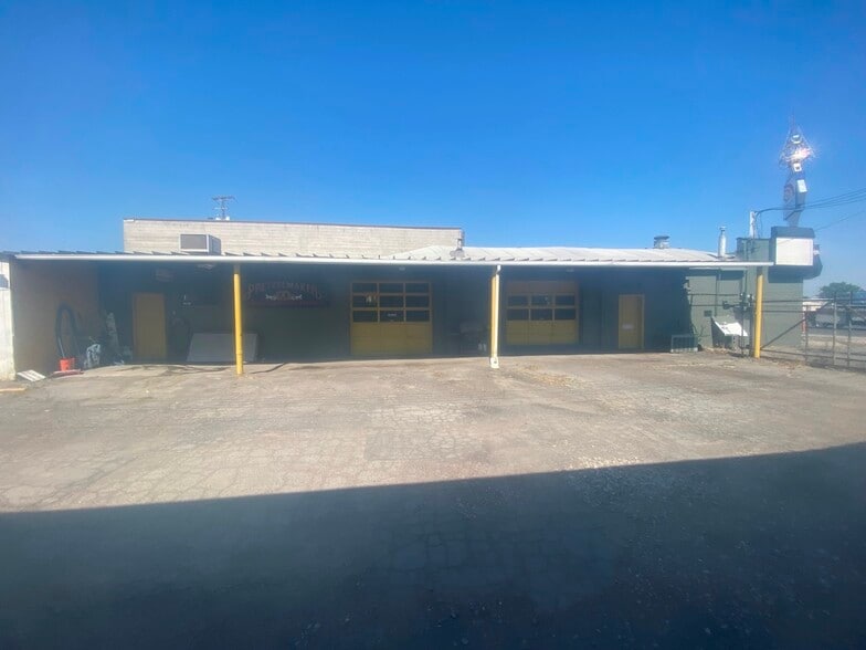 More Photos Of 257 W 3300 S, Salt Lake City Freestanding For Sale