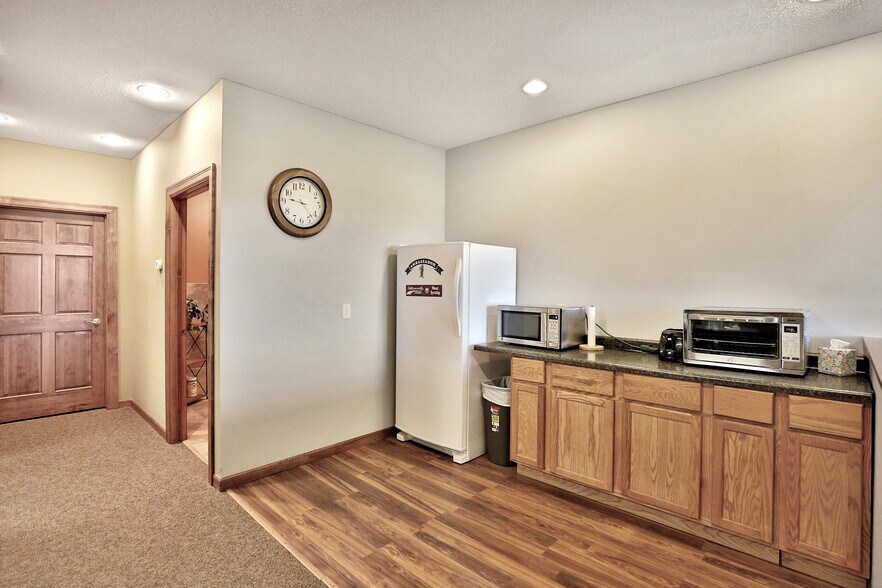 More Photos Of 2191-2195 Northdale Blvd NW, Coon Rapids Office For Sale