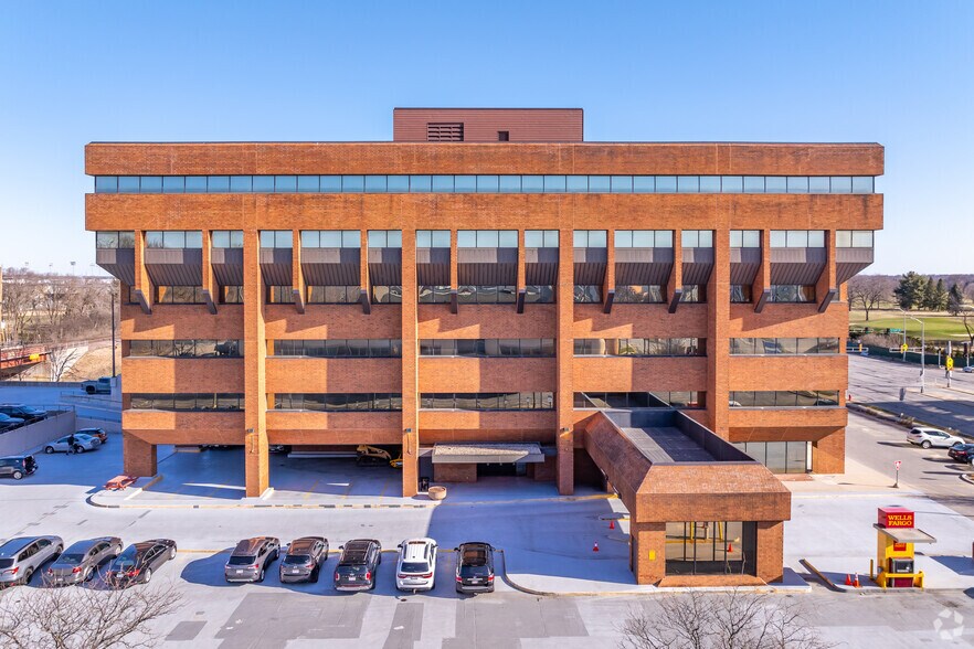 More Photos Of 2675 N Mayfair Rd, Wauwatosa Office For Lease