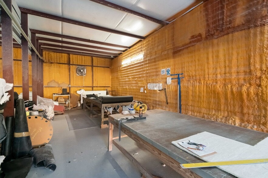 More Photos Of 207 W Archer Rd, Baytown Warehouse For Sale