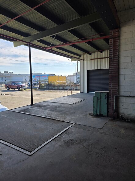 More Photos Of 5015-5025 Colorado Ave S, Seattle Warehouse For Lease