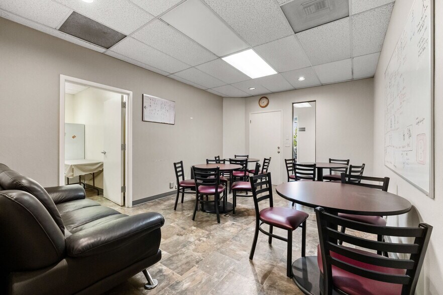 More Photos Of 992 S De Anza Blvd, San Jose Office For Lease