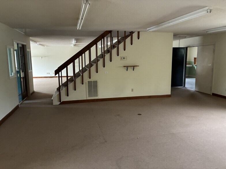 More Photos Of 212 W Water St, Plymouth Office Residential For Lease