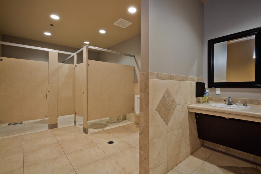 More Photos Of 17270-17272 Golden Valley Pky, Lathrop Office For Sale