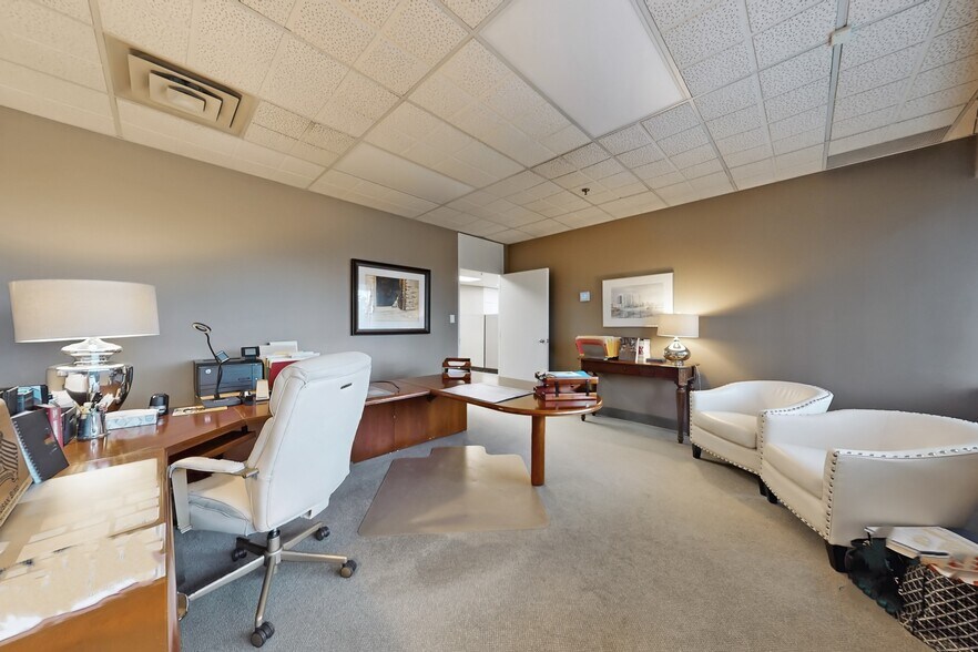 More Photos Of 45 Mcintosh Dr, Markham Office For Sale