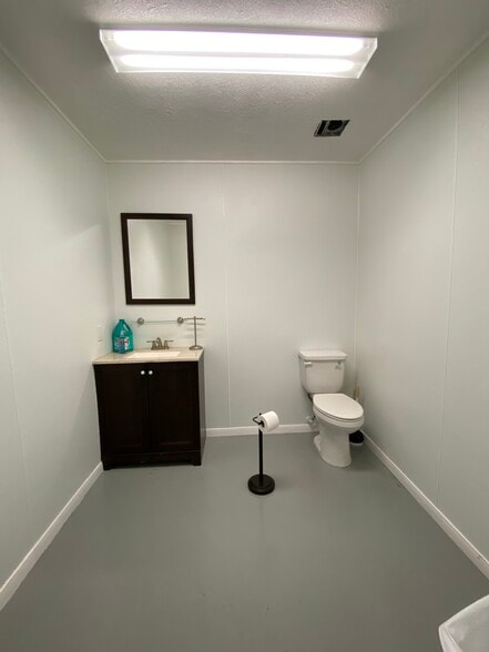 More Photos Of 4115 Kreinhop Rd, Spring Warehouse For Sale