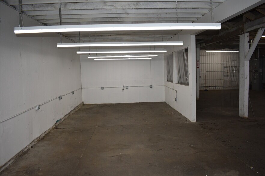 More Photos Of 4862 Compton Ave, Los Angeles Manufacturing For Sale