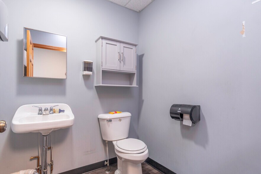 More Photos Of 312 N Wayne St, Piqua Office For Lease