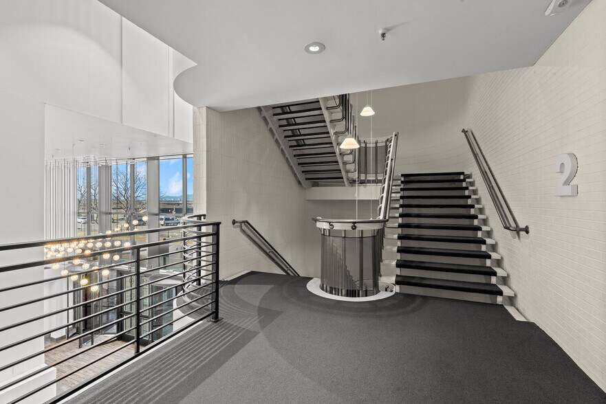 More Photos Of 3131 S Vaughn Way, Aurora Unknown For Lease