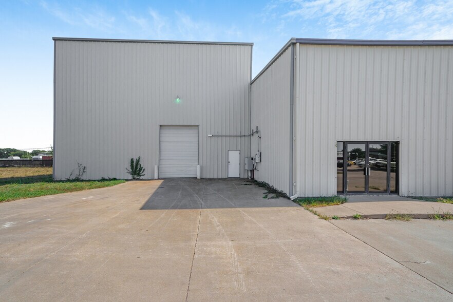 More Photos Of 8914 Green Valley Dr, Manhattan Manufacturing For Sale