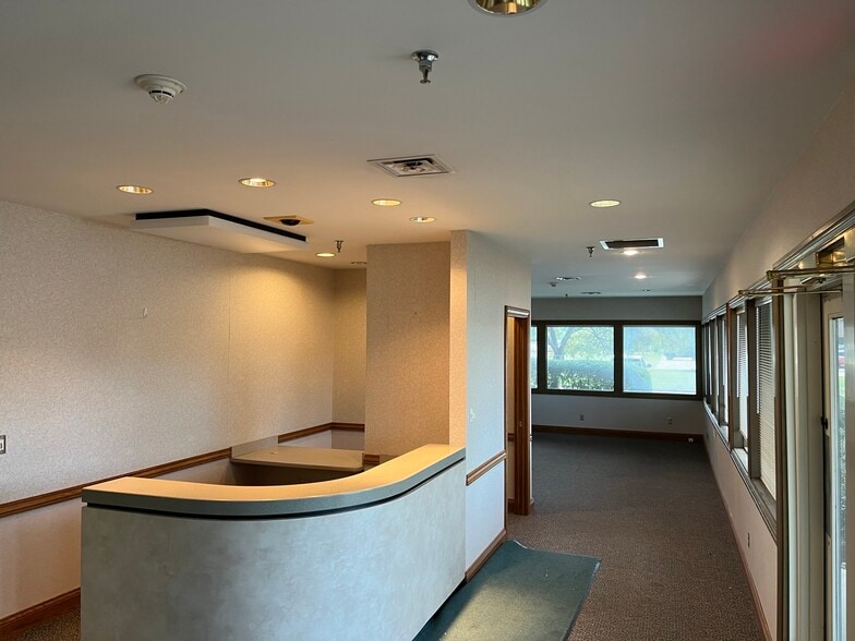 More Photos Of 230-270 E Day Rd, Mishawaka Medical For Lease