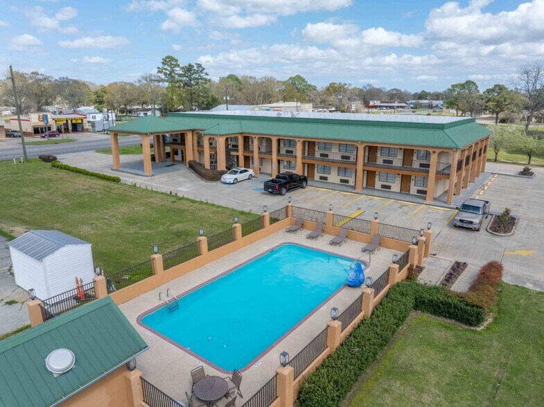 Primary Photo Of 1531 W Laurel Ave, Eunice Hotel For Sale