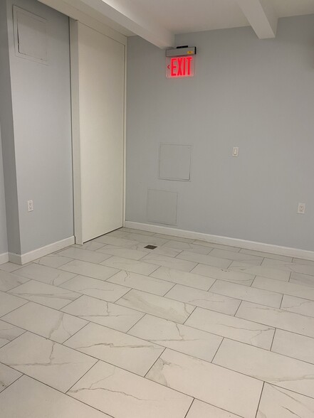 More Photos Of 6721 13th Ave, Brooklyn Office For Sale