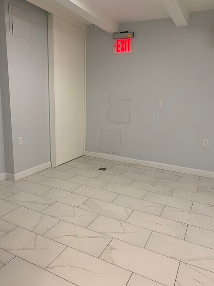 More Photos Of 6721 13th Ave, Brooklyn Office For Lease