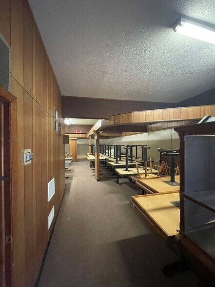 More Photos Of 100 SE 5th St, Abilene Flex For Lease