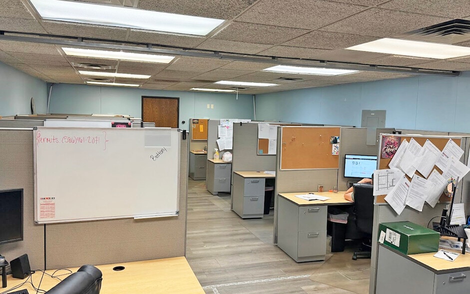 More Photos Of 2200 E Eleven Mile Rd, Warren Warehouse For Lease
