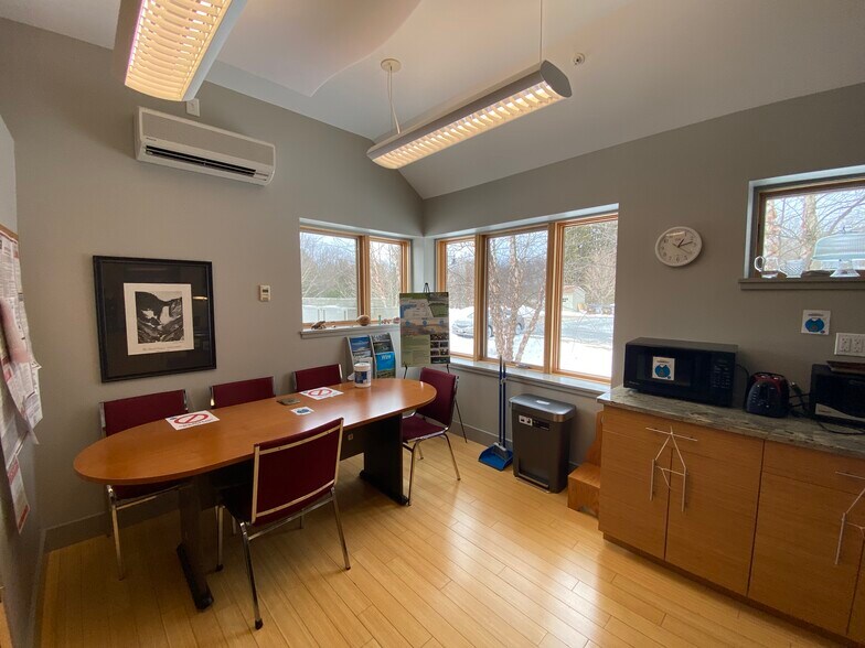 More Photos Of 15 Research Dr, Amherst Office For Sale